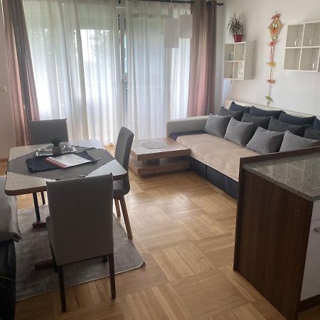 Wohnhaus City Sued Herzogsdorf Extérieur photo